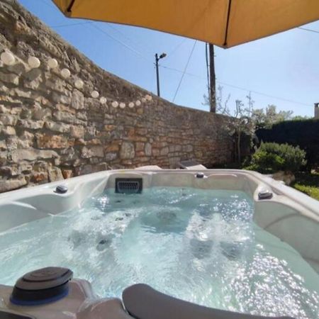 Apartment With Whirlpool And Bbq Near Porec Baderna Kültér fotó
