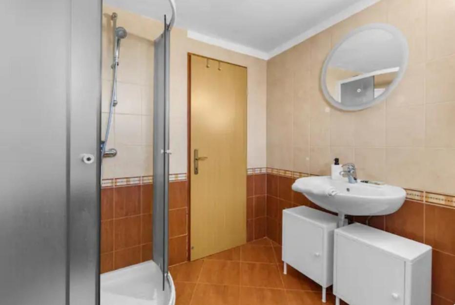 Apartment With Whirlpool And Bbq Near Porec Baderna Kültér fotó