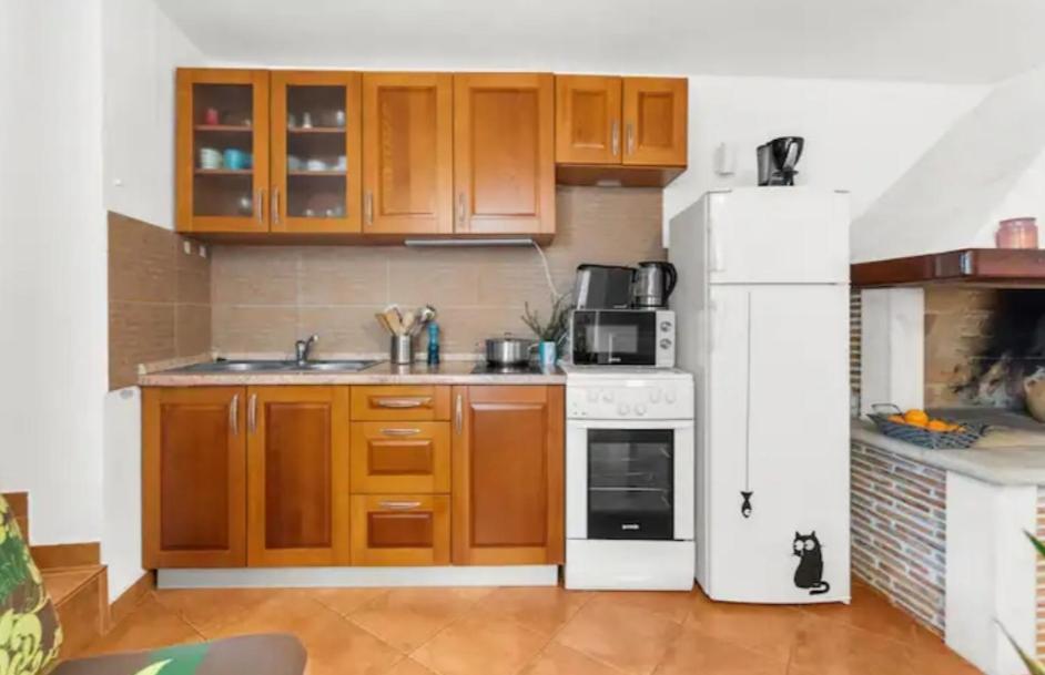 Apartment With Whirlpool And Bbq Near Porec Baderna Kültér fotó