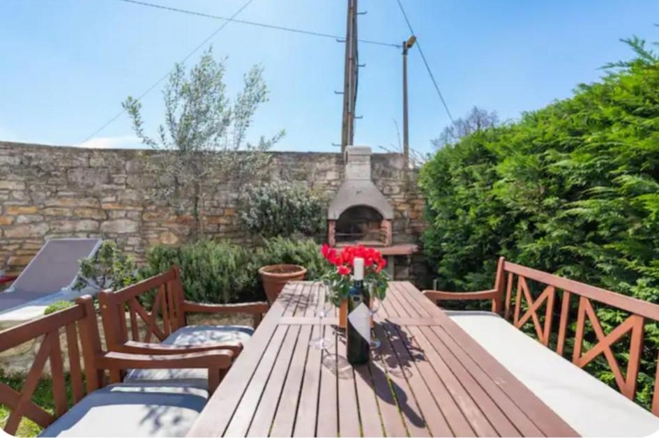 Apartment With Whirlpool And Bbq Near Porec Baderna Kültér fotó